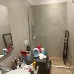 Private House With Balcony 아파트 *