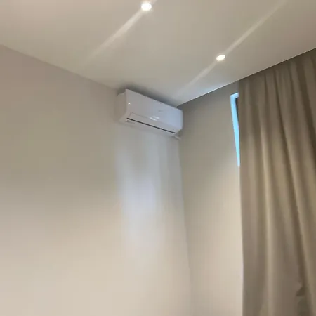 Private House With Balcony 格勒姆