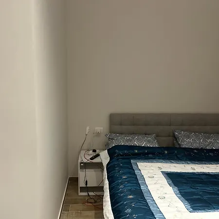 Private House With Balcony 公寓
